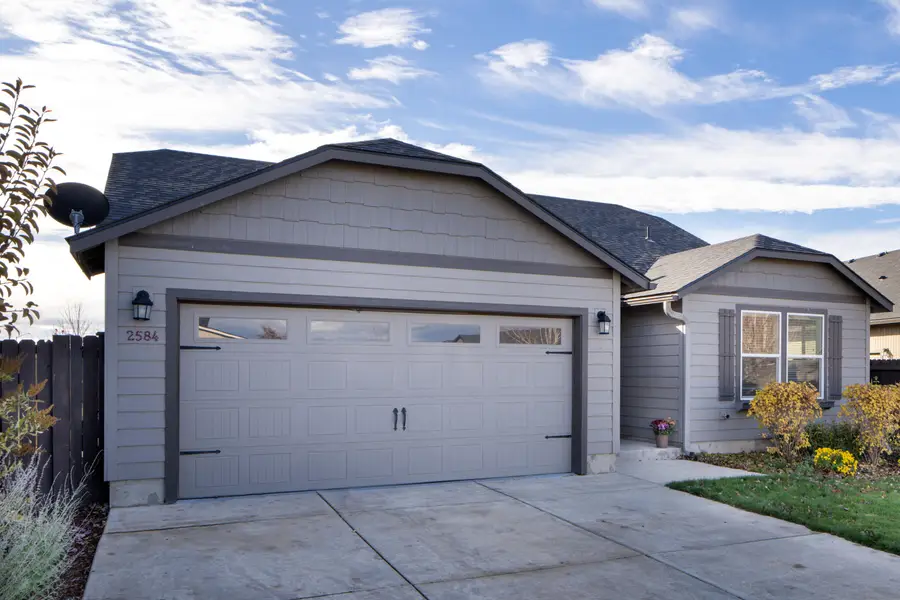 2584 NW Hemlock, Redmond, OR 97756 - Image #2