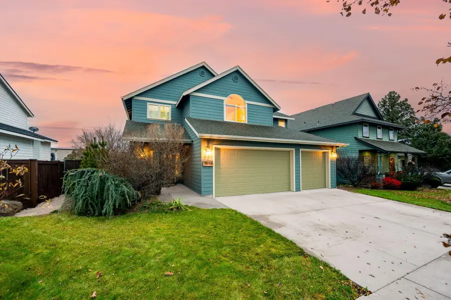 3073 NE Quiet Canyon, Bend, OR 97701 - Image #2