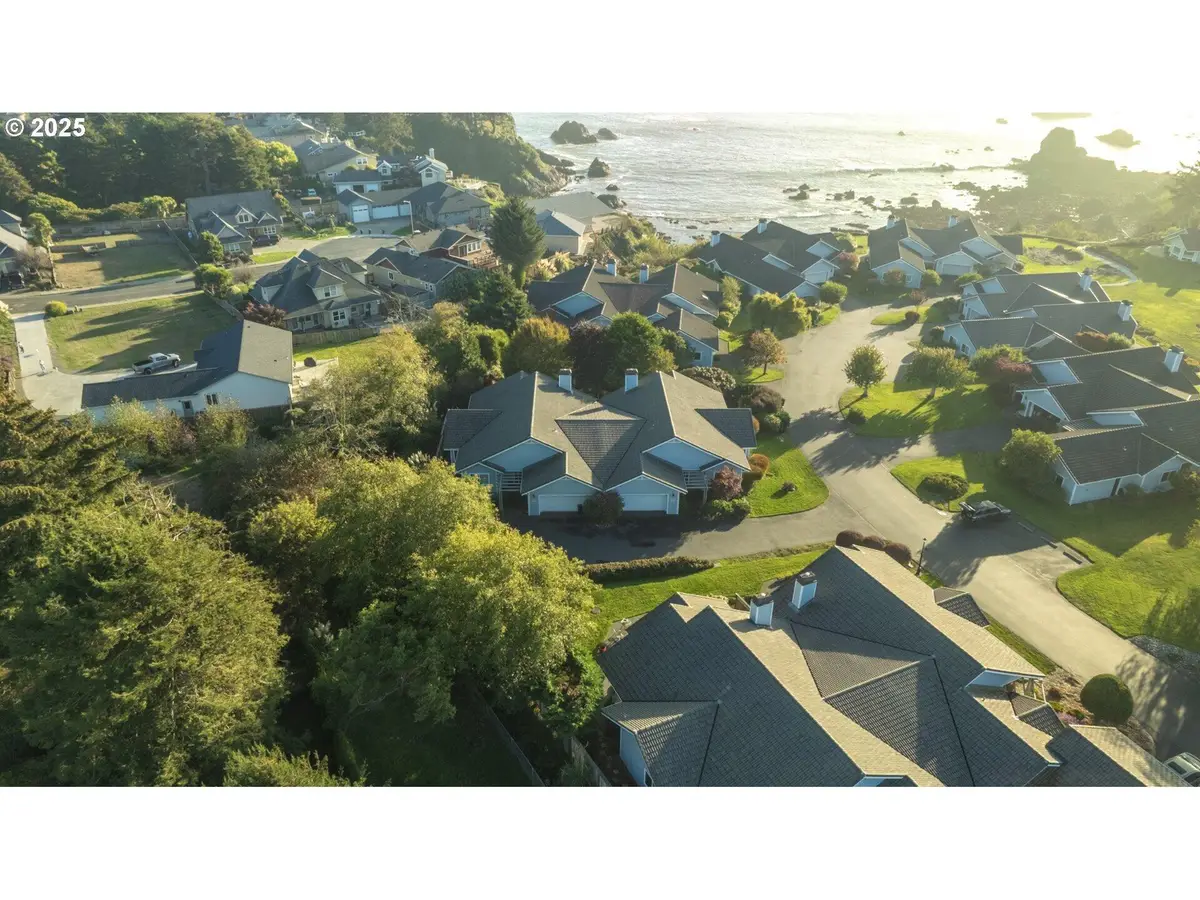 219 Schooner Bay, Brookings, OR 97415 - Image #1