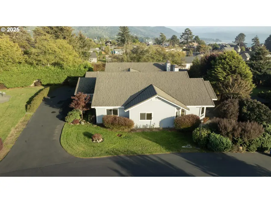 219 Schooner Bay, Brookings, OR 97415 - Image #2