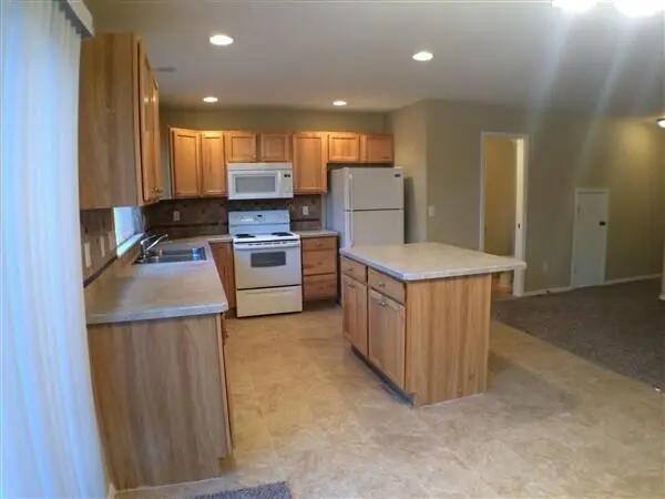 2745 SW Salmon, Redmond, OR 97756 - Image #3