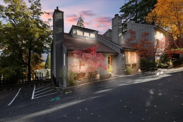 327 Ravenwood, Ashland, OR 97520