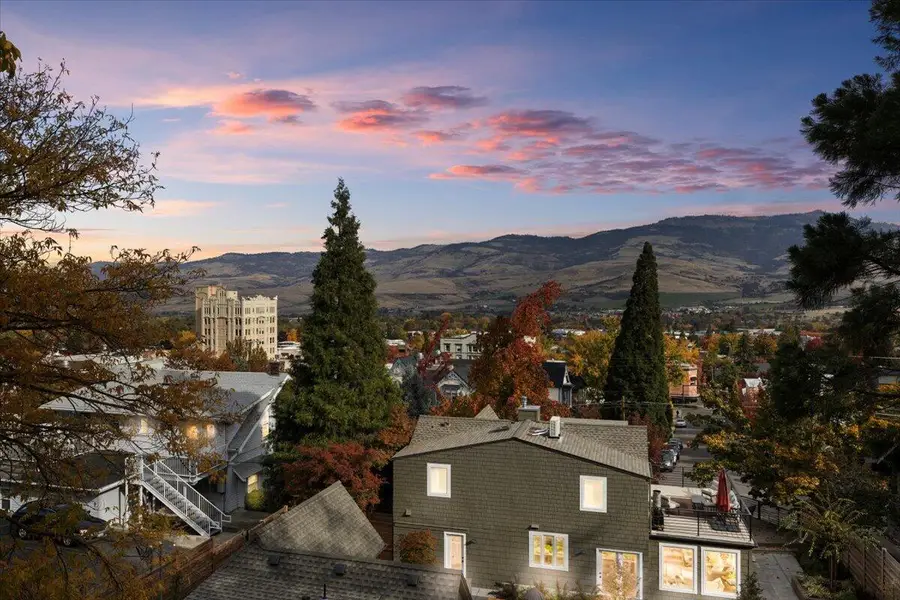 327 Ravenwood, Ashland, OR 97520 - Image #2