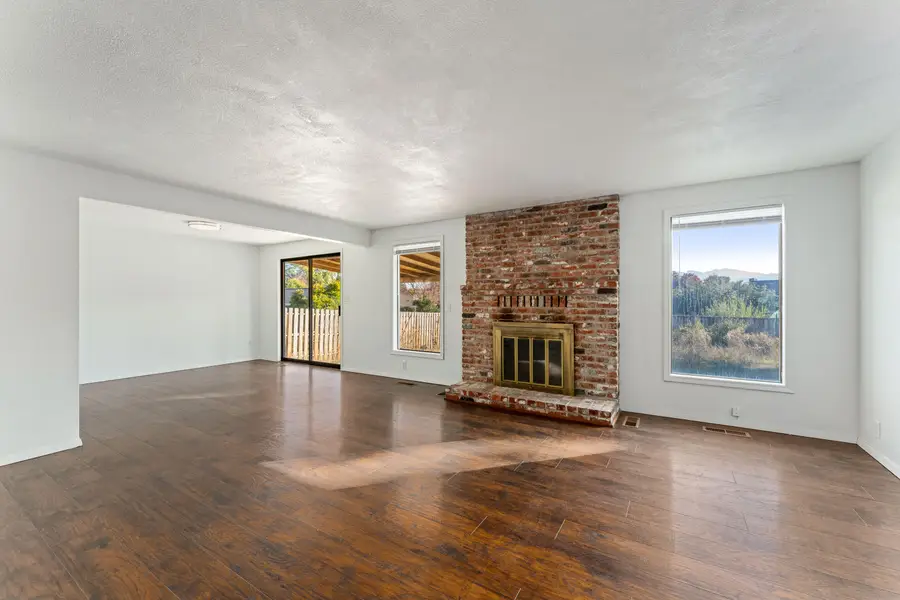 3046 Crystal Mountain, Medford, OR 97504 - Image #2