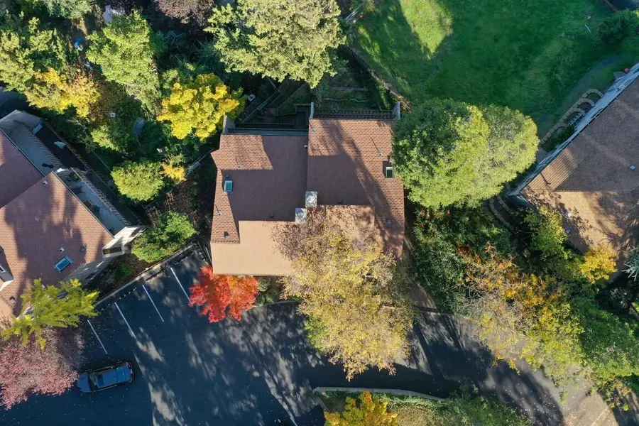 347 Ravenwood, Ashland, OR 97520 - Image #2