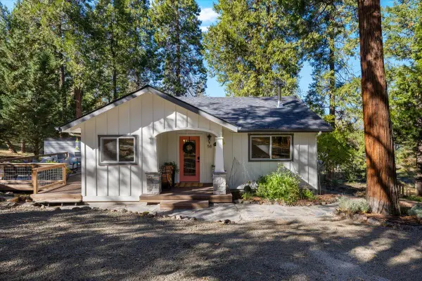 58 Pine, Shady Cove, OR 97539