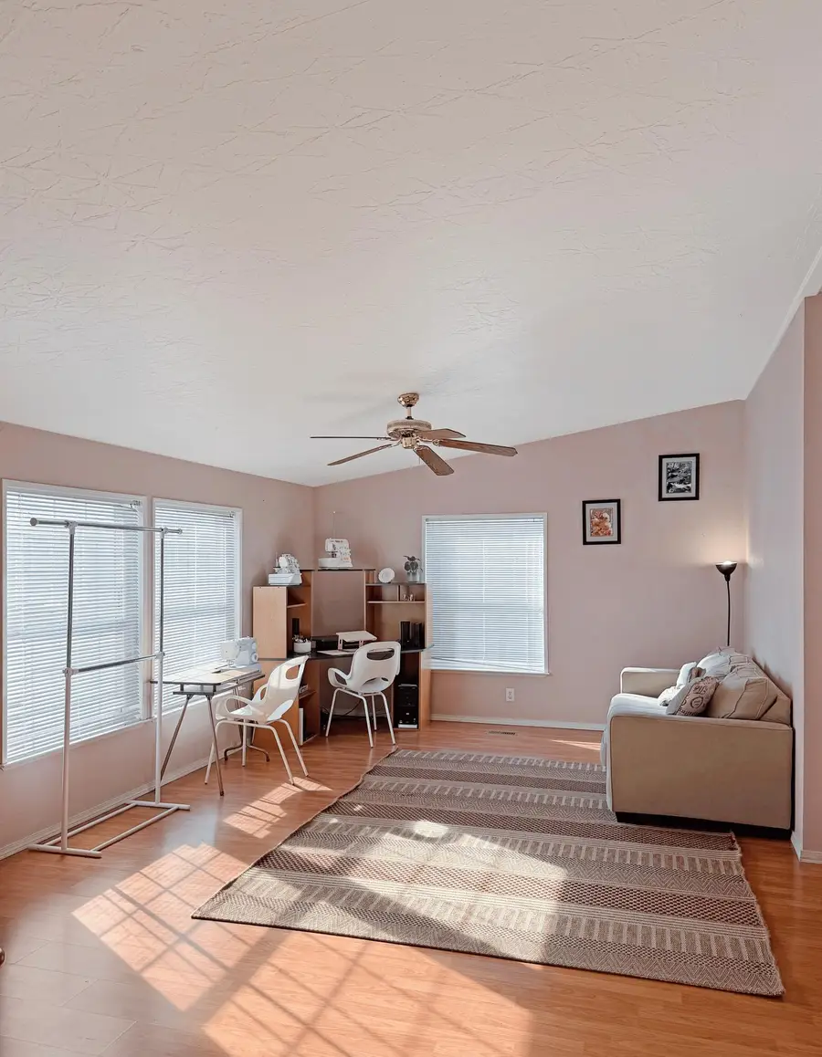 1570 S Peach, Medford, OR 97501 - Image #3