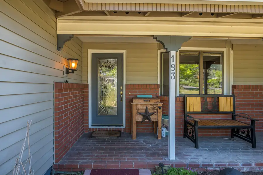 183 NE Scenic, Grants Pass, OR 97526 - Image #3