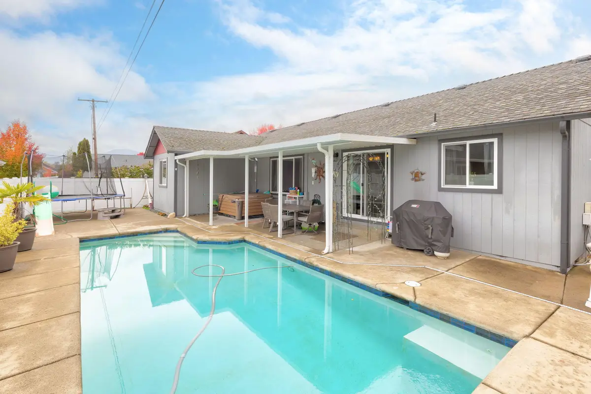 1061 Rainwood, Grants Pass, OR 97527 - Image #1