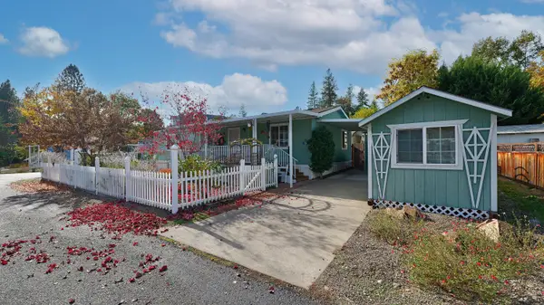 22071 Highway 62, Shady Cove, OR 97539