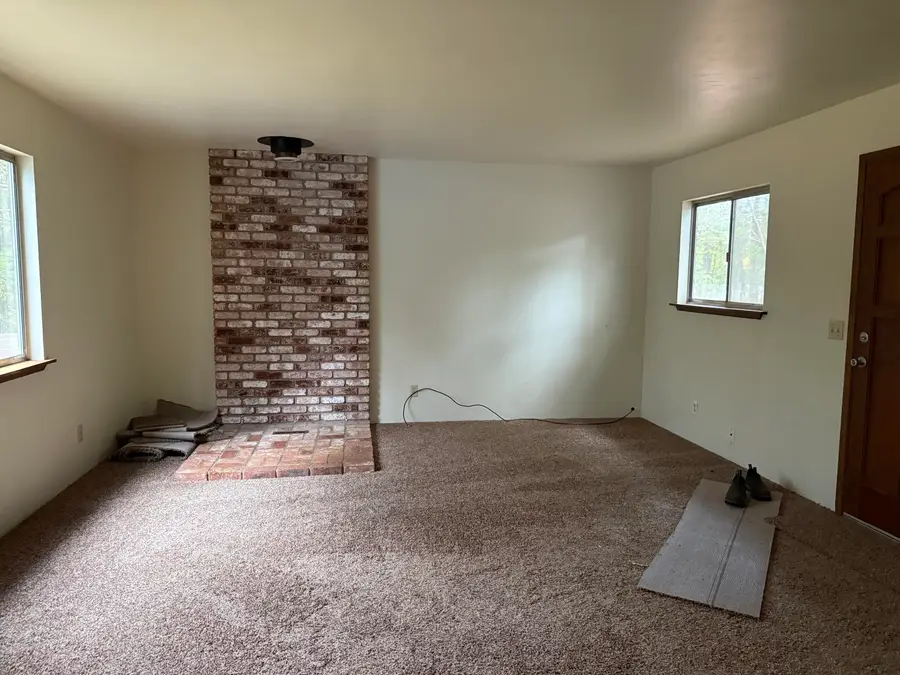 136 Hathaway, Kerby, OR 97531 - Image #3