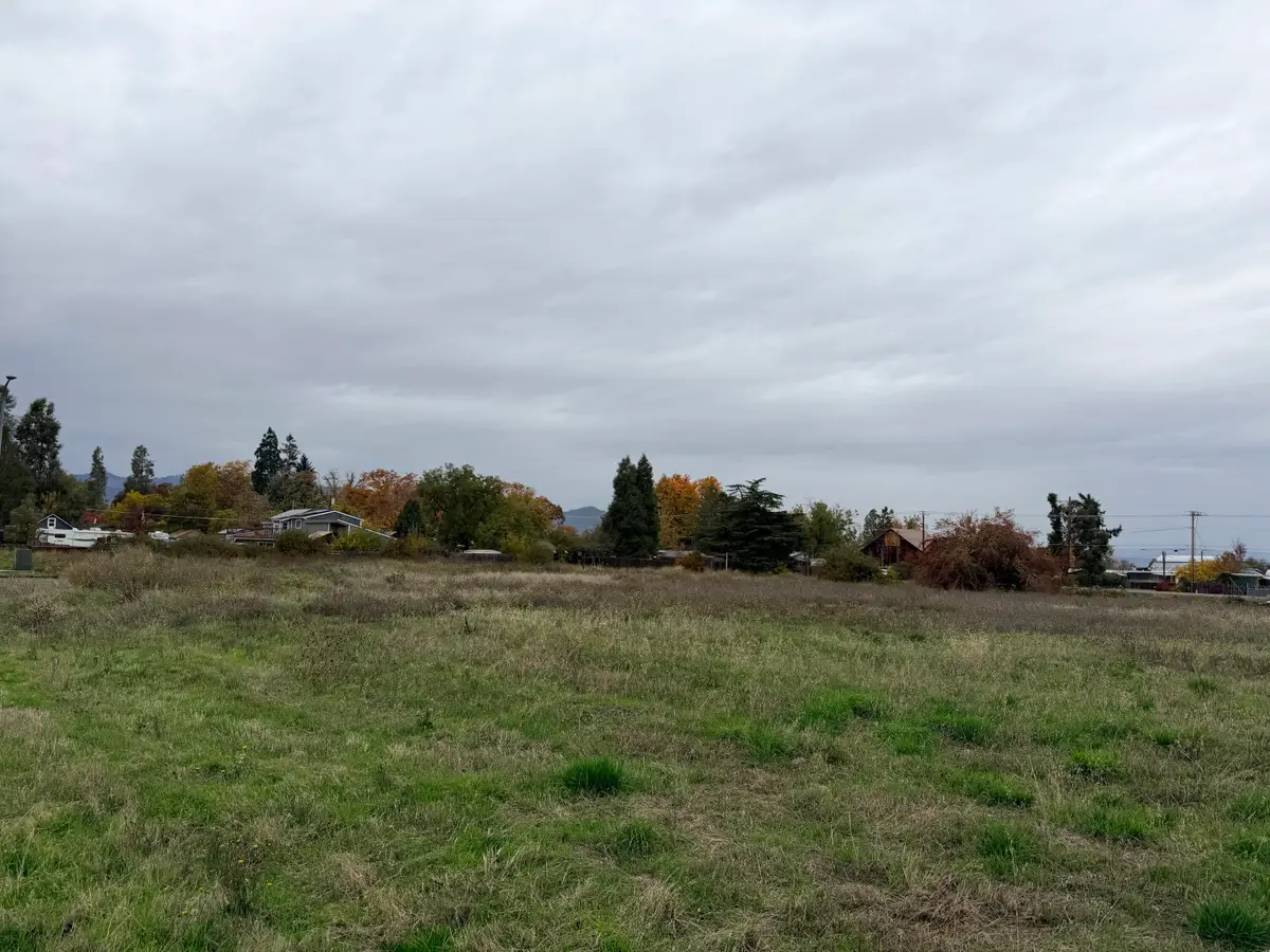 2335 W Stewart, Medford, OR 97501 - Image #1