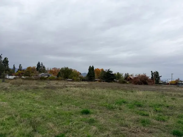 2335 W Stewart, Medford, OR 97501