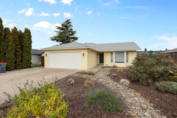 908 Blossom, Medford, OR 97501