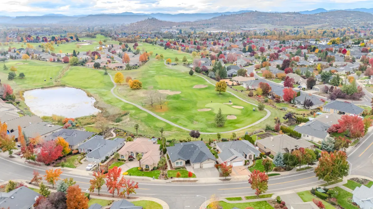 398 Robert Trent Jones, Eagle Point, OR 97524 - Image #1