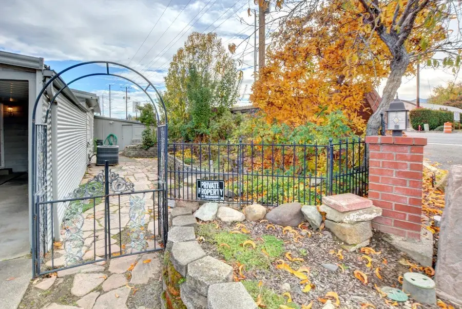 3431 S Pacific, Medford, OR 97501 - Image #2