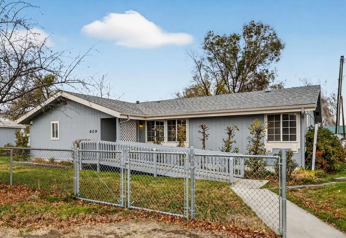 609 SE Evergreen, Redmond, OR 97756 - Image #1