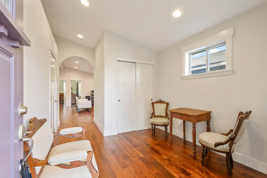 20298 Poe Sholes Drive, Bend, OR 97703 - Image #2