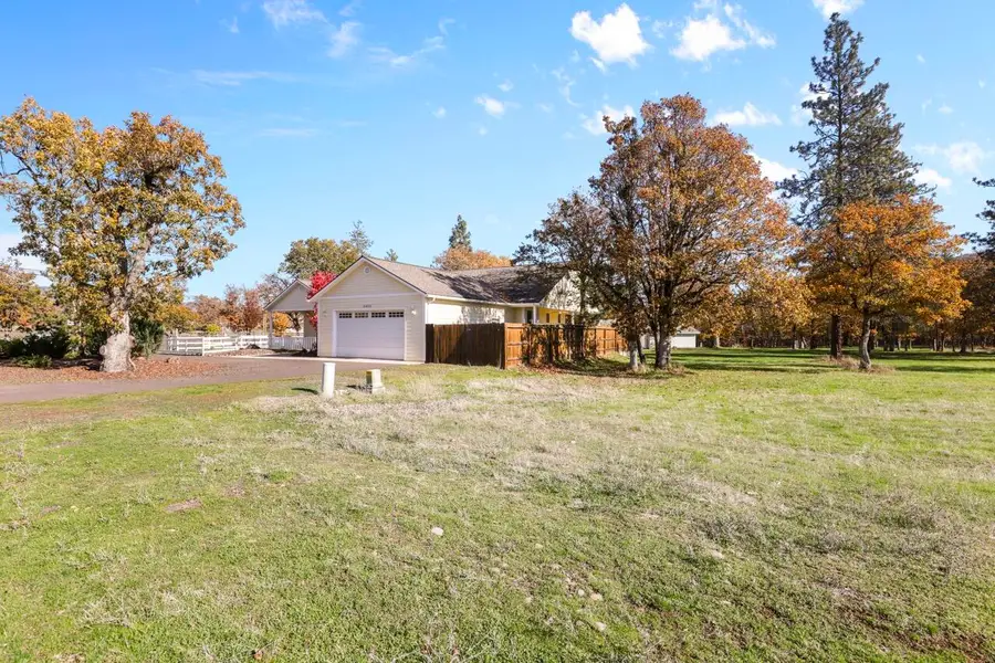 6400 Rogue River, Shady Cove, OR 97539 - Image #2