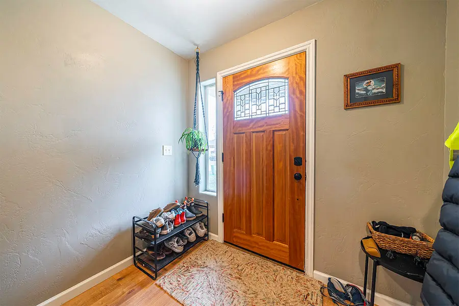 887 Silver Fox, Central Point, OR 97502 - Image #2