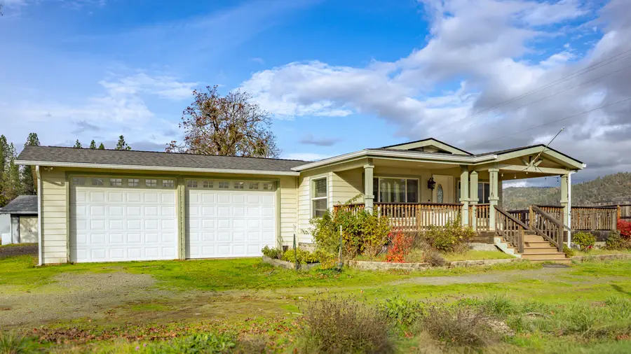 212 Martin, Cave Junction, OR 97523 - Image #2