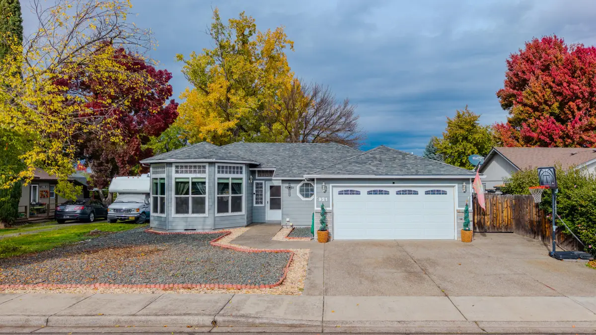 921 Pittview, Central Point, OR 97502 - Image #1