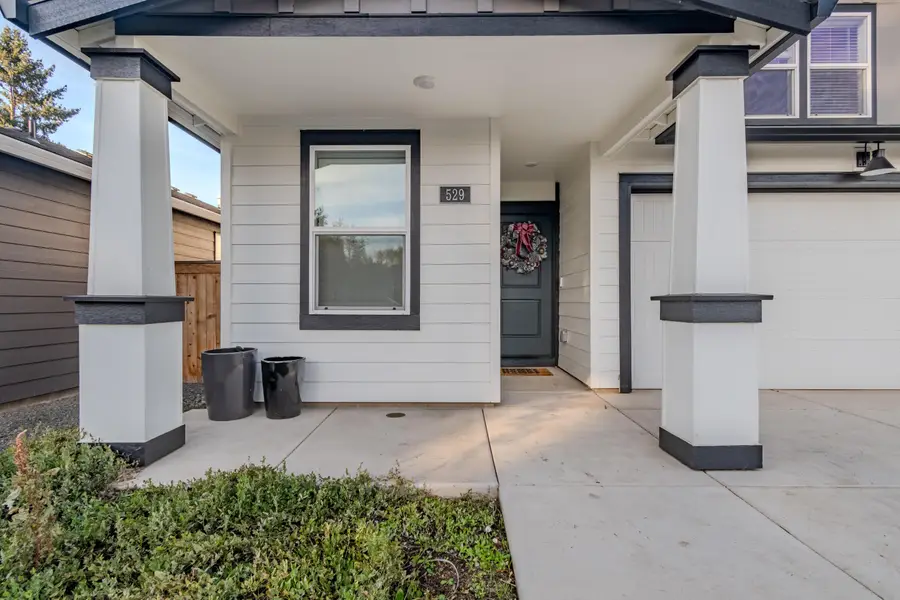 529 Black Bear, Medford, OR 97501 - Image #2