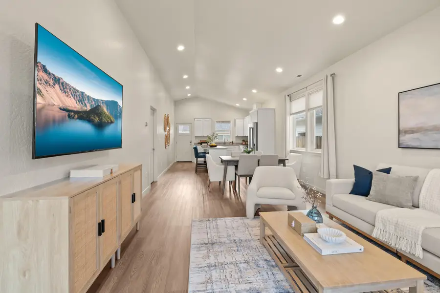 212 Willow, Talent, OR 97540 - Image #3