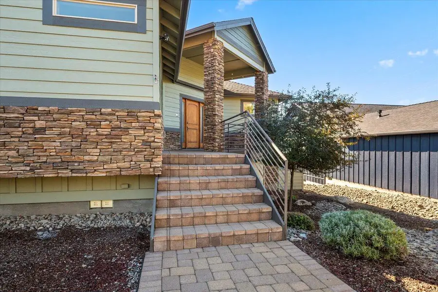 1940 Murrelet, Redmond, OR 97756 - Image #2