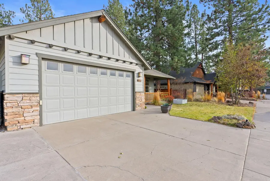 60808 SE Sawtooth Mountain, Bend, OR 97702 - Image #2