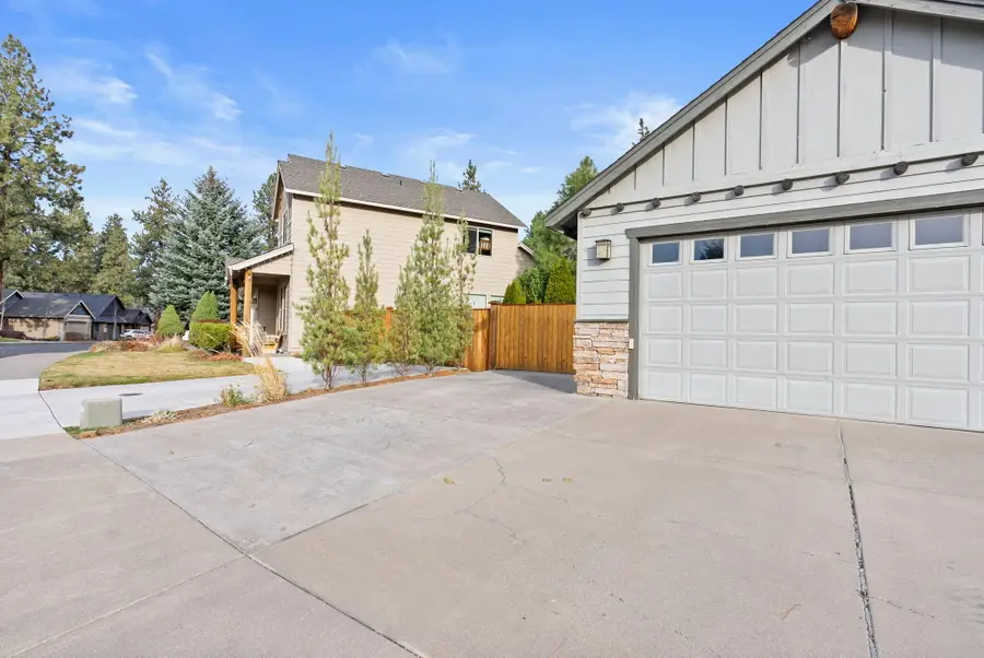 60808 SE Sawtooth Mountain, Bend, OR 97702 - Image #3