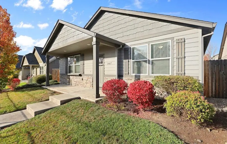 1467 S Spring, Medford, OR 97504 - Image #2