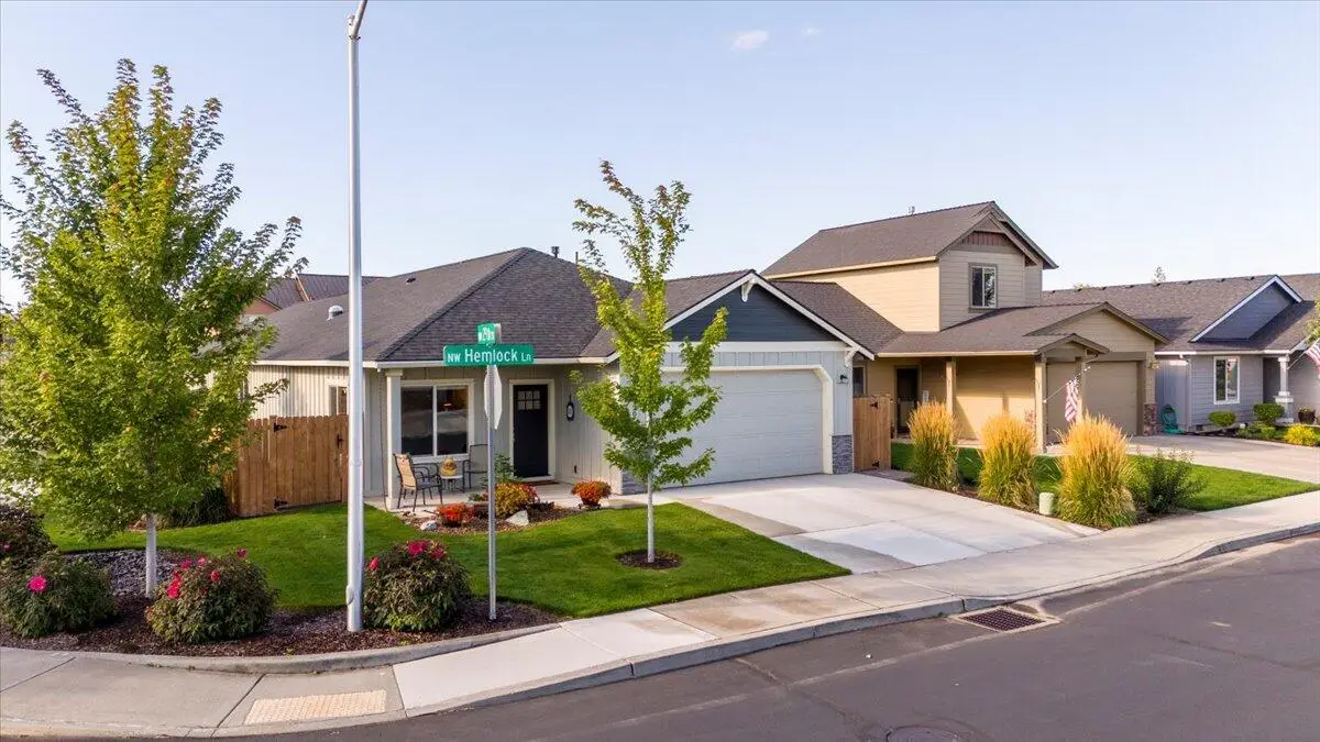 2920 NW Hemlock, Redmond, OR 97756 - Image #1