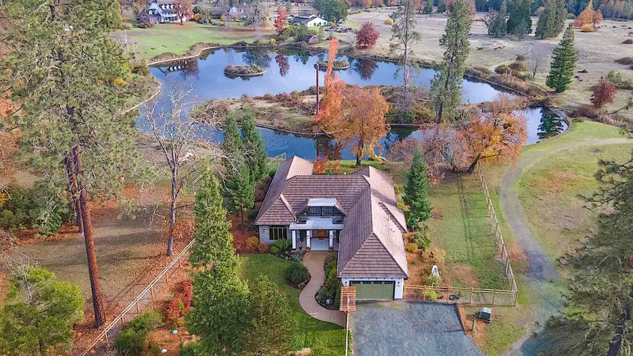 903 Nicklaus Point, Grants Pass, OR 97526 - Image #2