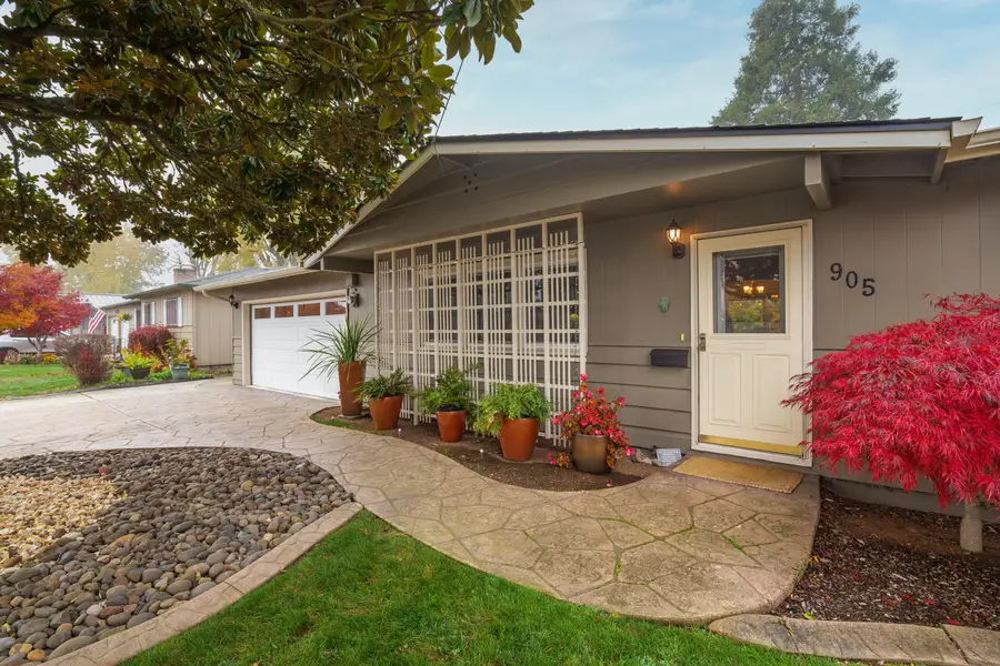 905 Comet, Central Point, OR 97502 - Image #2