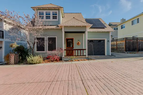 246 9th St Alley, Ashland, OR 97520