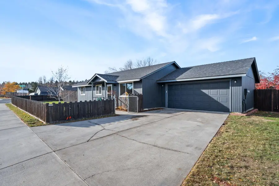 2123 SW 33rd, Redmond, OR 97756 - Image #2