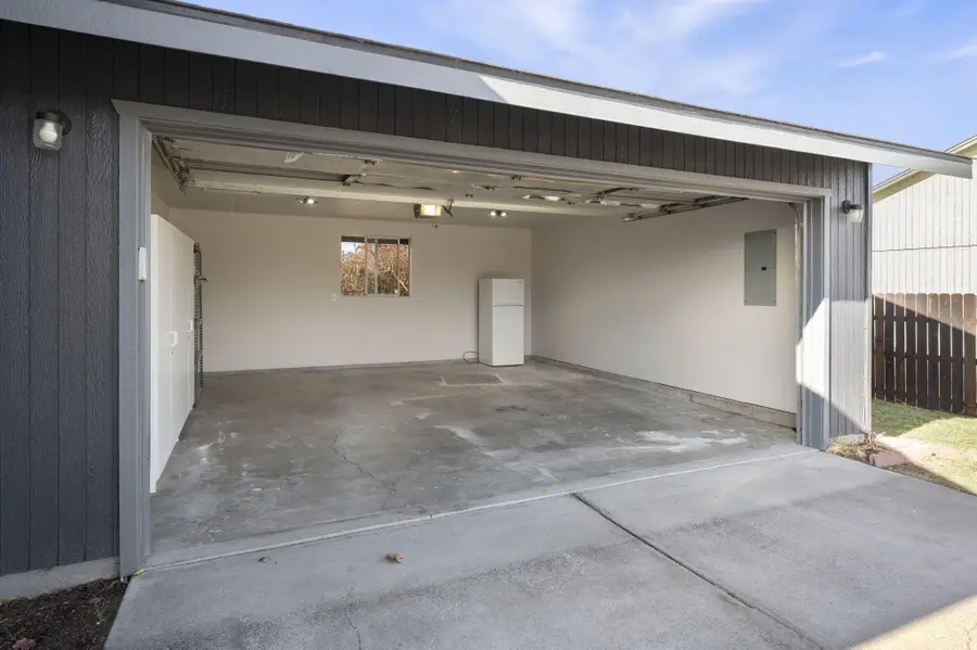 2123 SW 33rd, Redmond, OR 97756 - Image #3