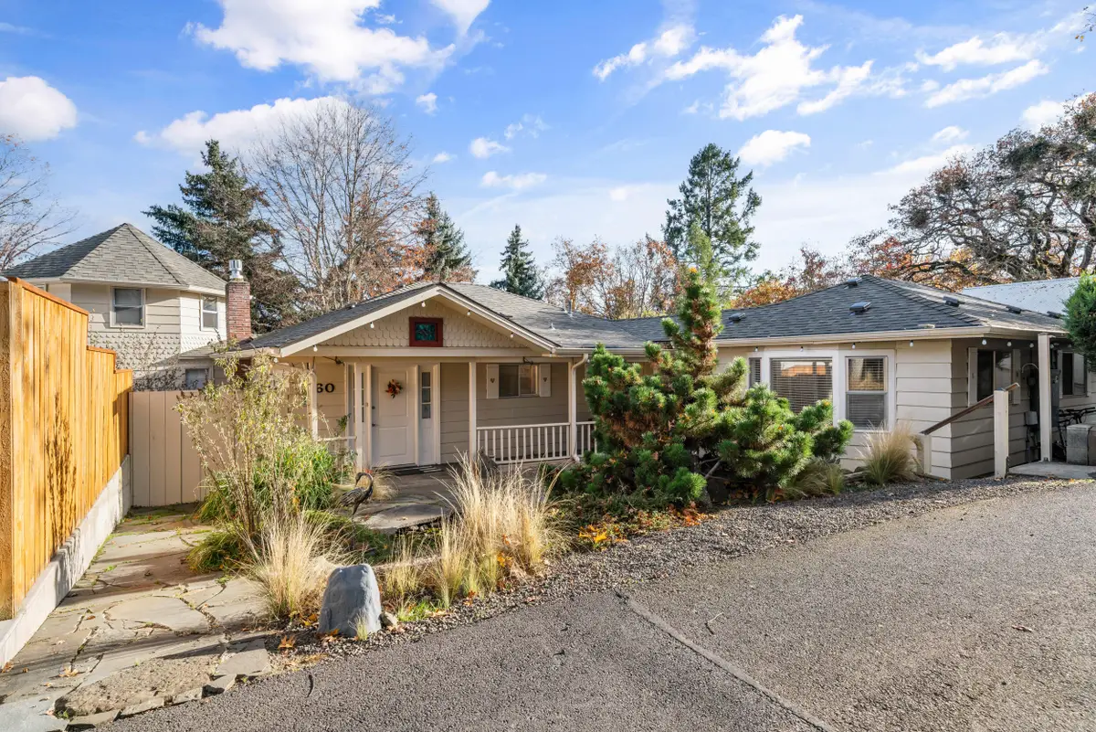 560 Woodberry, Jacksonville, OR 97530 - Image #1