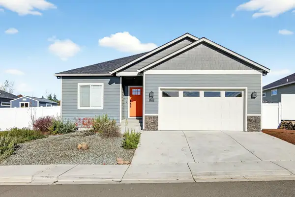 1731 Luxor, Medford, OR 97504