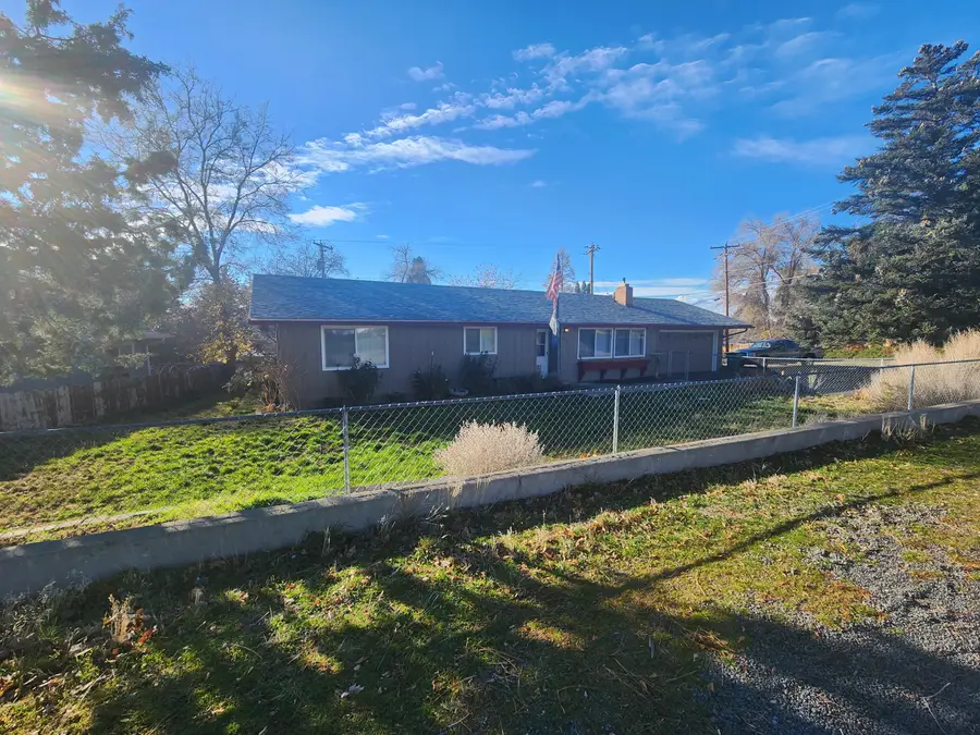 1902 Carlson, Klamath Falls, OR 97603 - Image #2