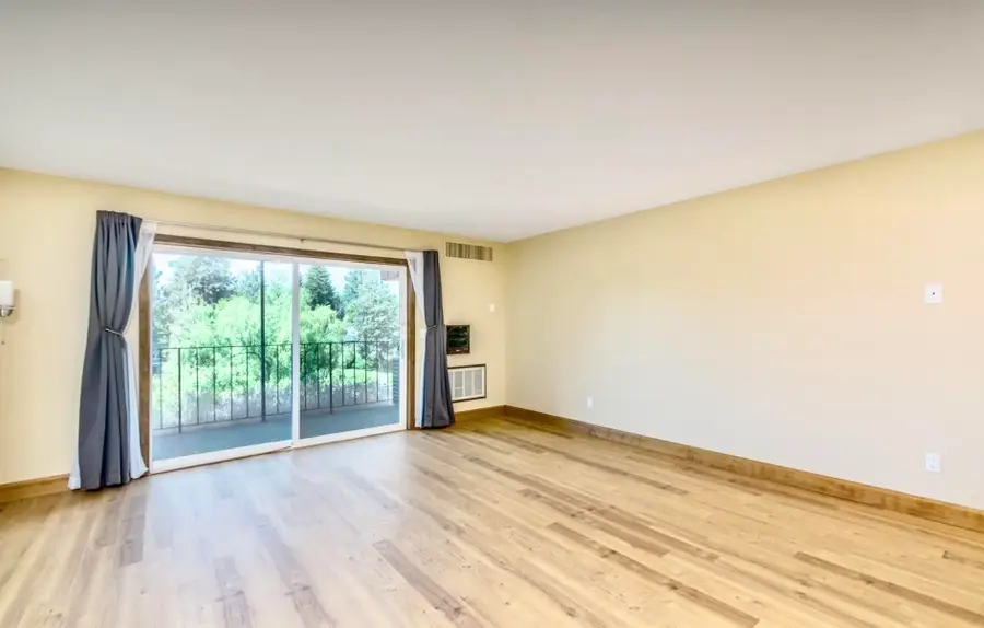 1565 NW Wall, Bend, OR 97703 - Image #2