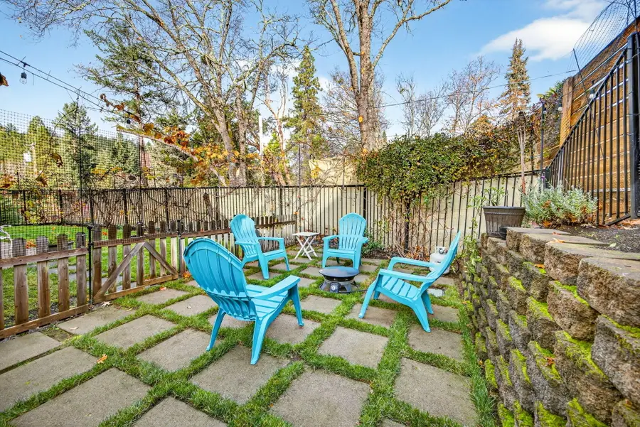 1055 S 3rd, Jacksonville, OR 97530 - Image #3