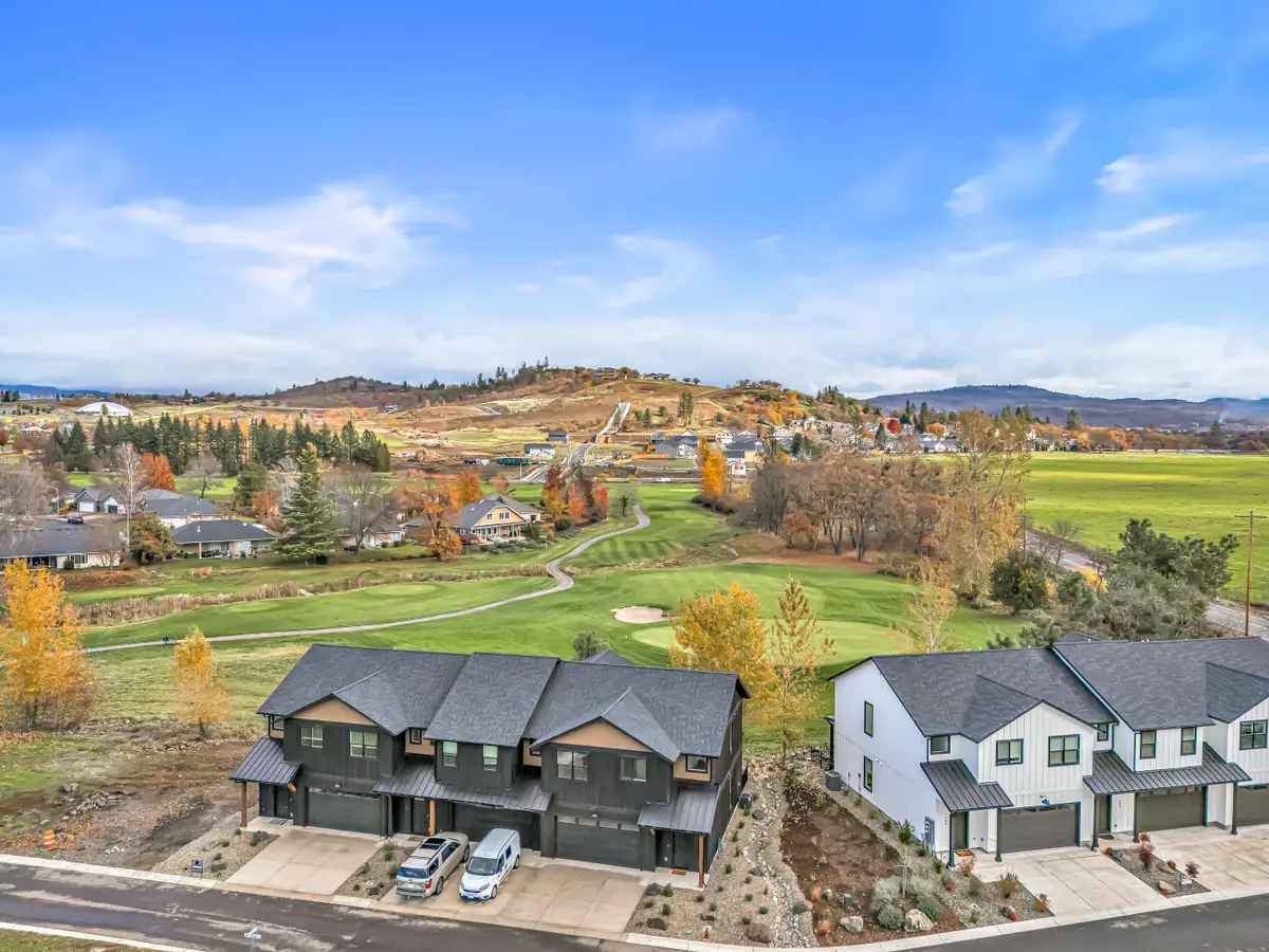 107 Golf View, Eagle Point, OR 97524 - Image #1