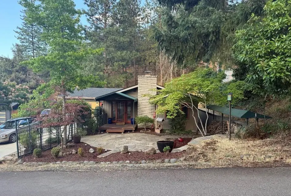 802 Beach, Ashland, OR 97520 - Image #1