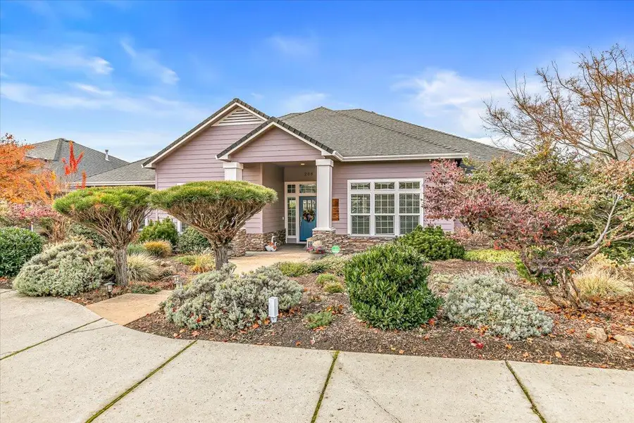 268 Robert Trent Jones, Eagle Point, OR 97524 - Image #2