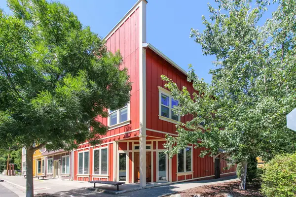 195 E E, Jacksonville, OR 97530