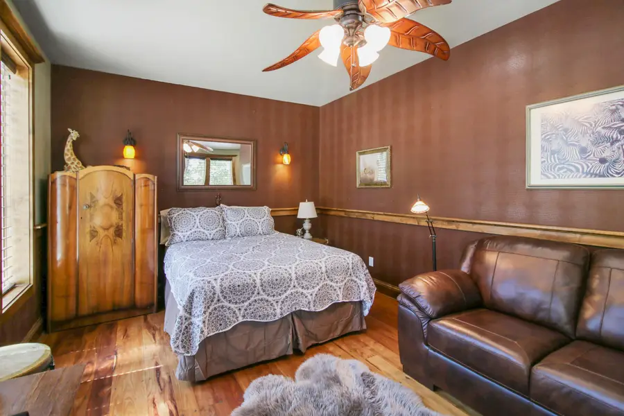 195 E E, Jacksonville, OR 97530 - Image #3