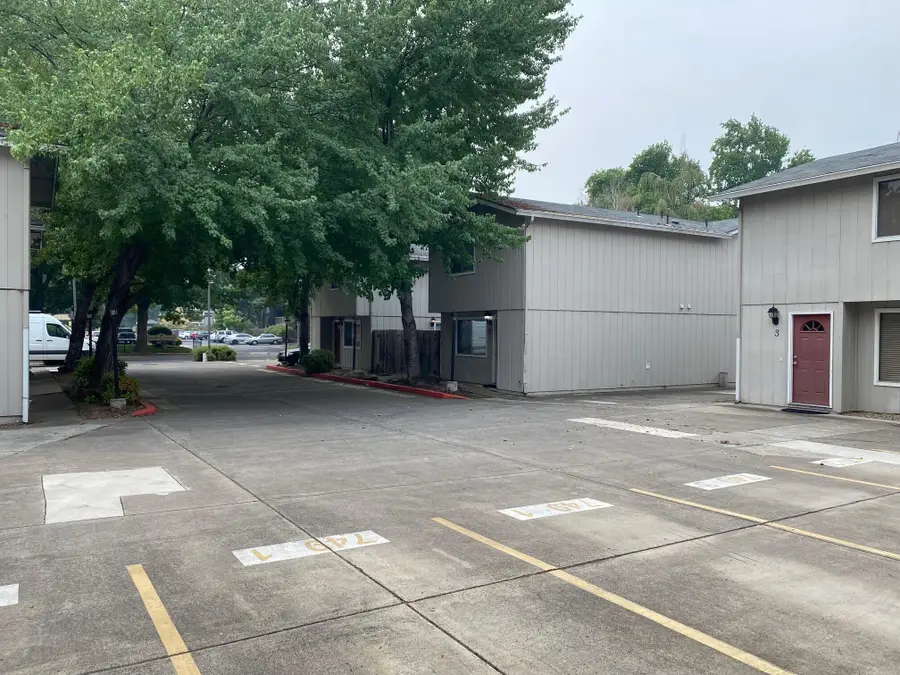 747 Spring, Medford, OR 97504 - Image #2