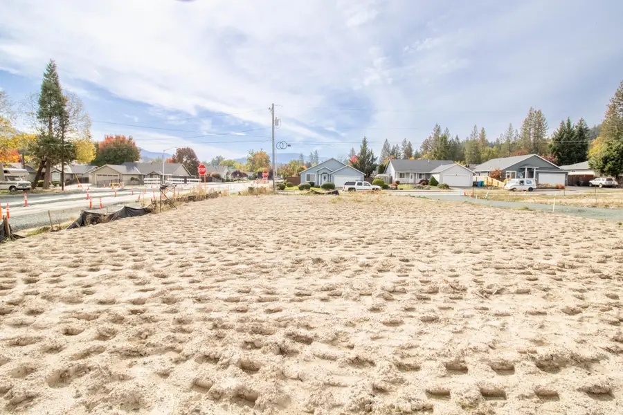 2704 Denton, Grants Pass, OR 97527 - Image #2